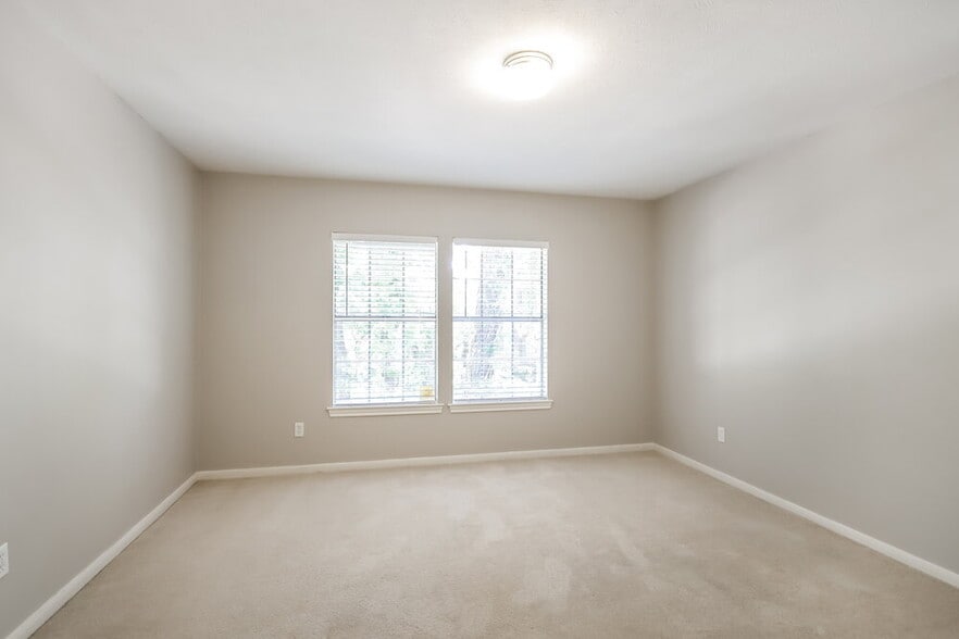 Building Photo - 3102 Hickory Falls Dr