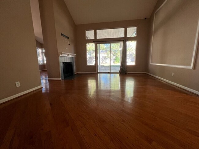 Building Photo - Charming 3 Bedroom 2 Bath with Large Backyard on Corner lot