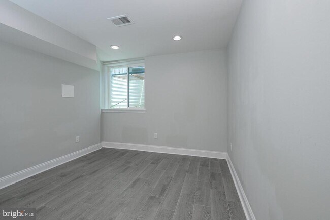 Building Photo - 1439 N Newkirk St