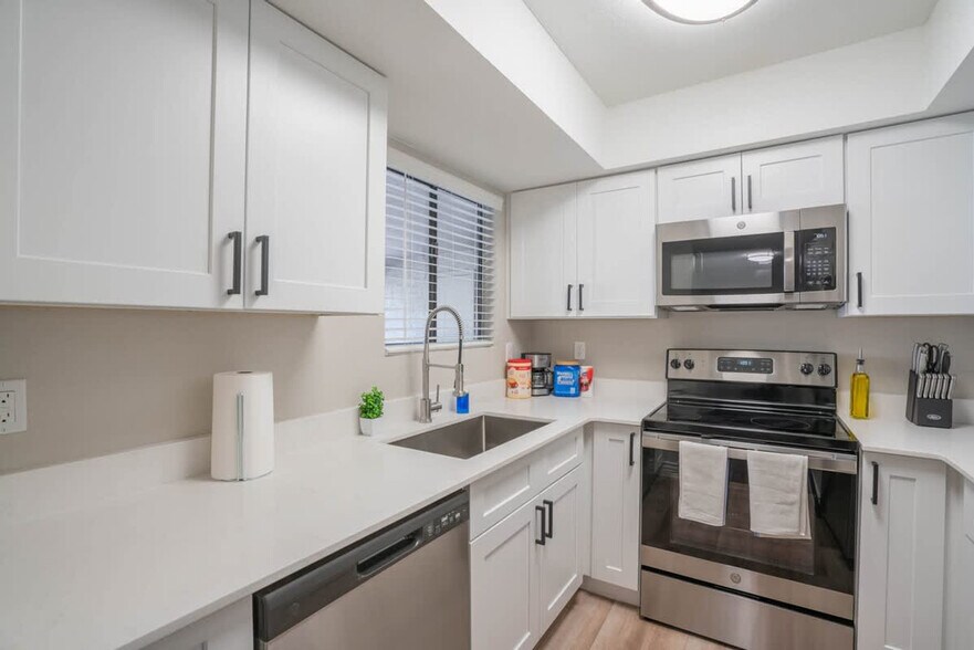 Building Photo - 8550 E McDowell Rd