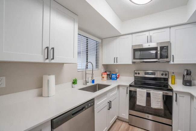 Building Photo - 8570 E McDowell Rd