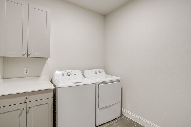 Building Photo - Short Term Rental- 4 Bed, 2 Bath Home Near TCU-  76109