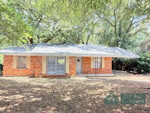 Building Photo - "Charming 3-Bed with Modern Comforts on Syracuse Street, Mobile!"

All approved applications are ...