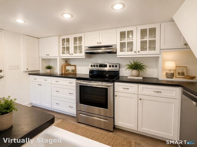 Building Photo - 154 Silvermine Ave