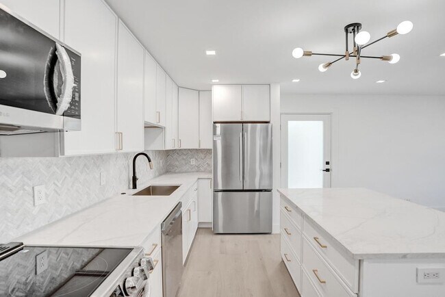 Building Photo - 840 SE 22nd Ave