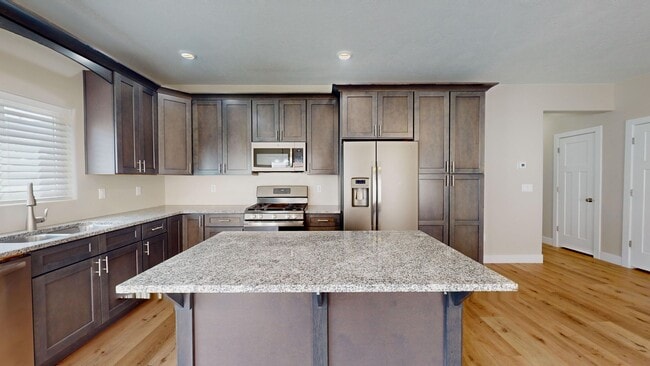 Building Photo - 1563 S Topaz Dr