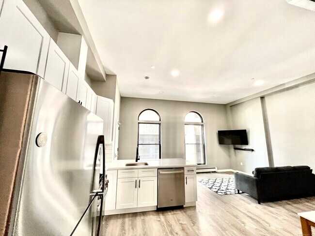 Primary Photo - 37 Center St