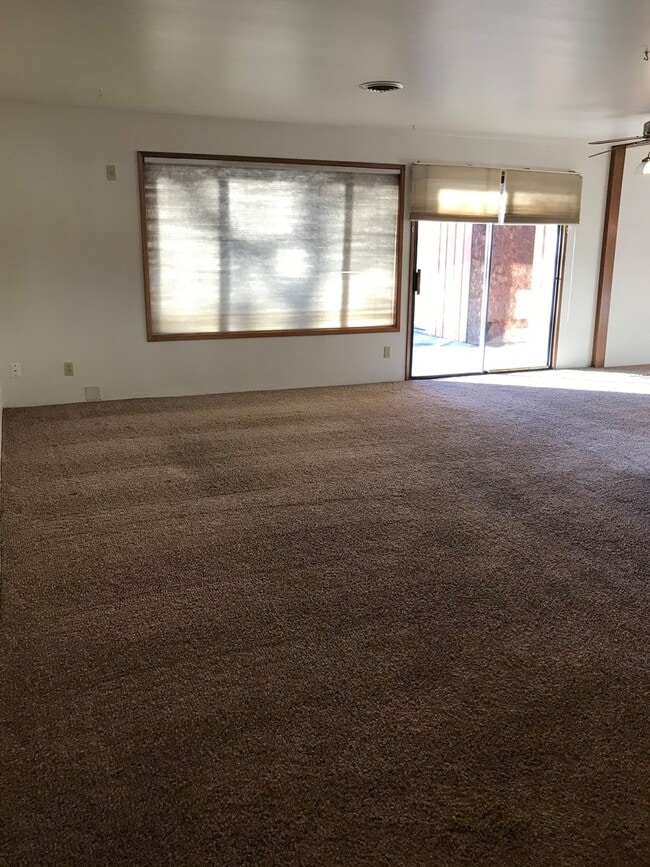 Building Photo - 205 Daley Dr