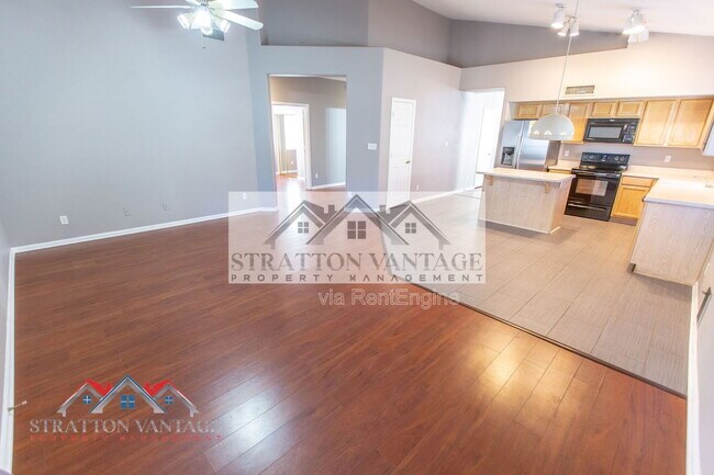 Building Photo - 1015 E Brentrup Dr