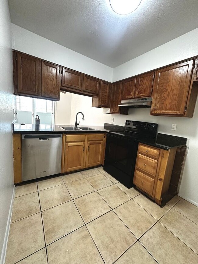 Building Photo - $500 Move In Special!2-bedroom, 1-bath apartment in Mesa, AZ