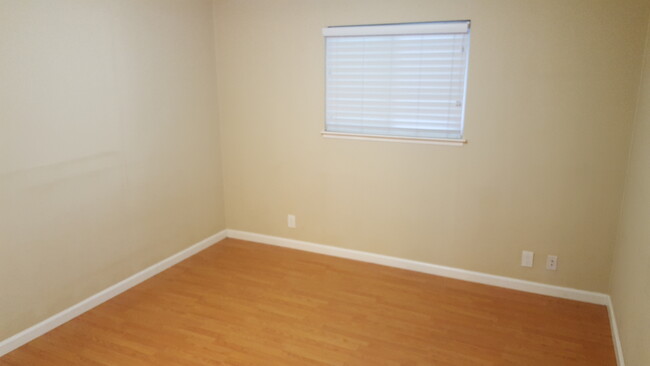 Bedroom 3 with Bathroom - 2813 Toledo Ave