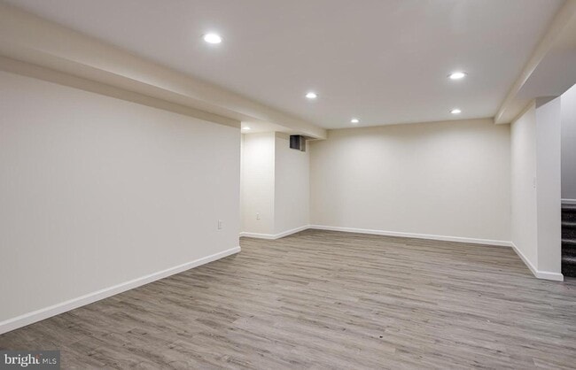 Building Photo - 11 Treaty Dr