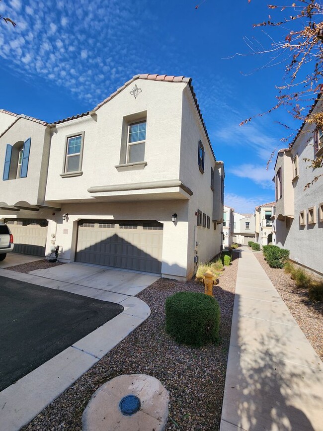 Building Photo - 3 Bedroom Townhome in the Fincher Fields C...