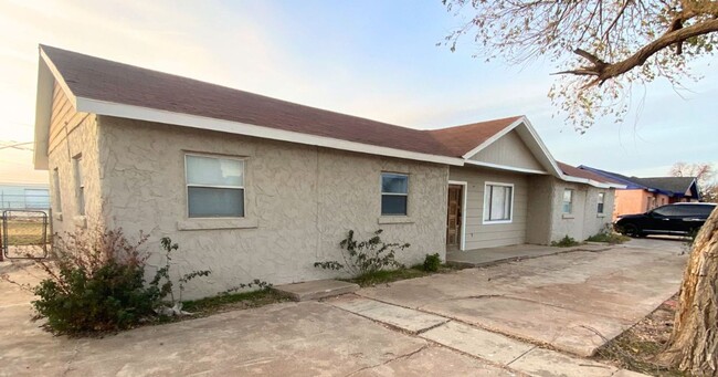 Primary Photo - Spacious 4 Bed, 2 Bath Home in Lubbock, TX