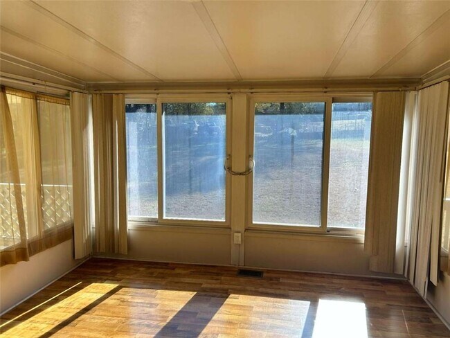 Building Photo - 4642 Elmherst Dr
