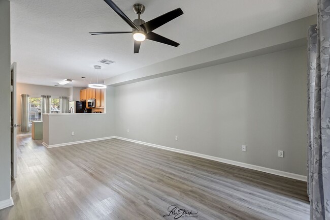 Building Photo - For rent Lake Mary townhouse 2Beth 2.5 bath
