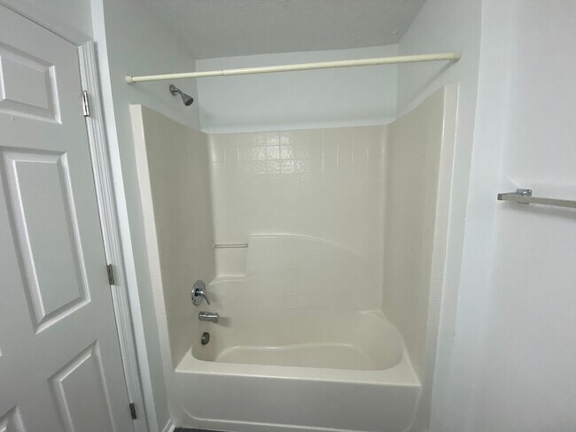 Building Photo - Welcome Home! Beautiful 3 Bedroom, 2.5 Bat...