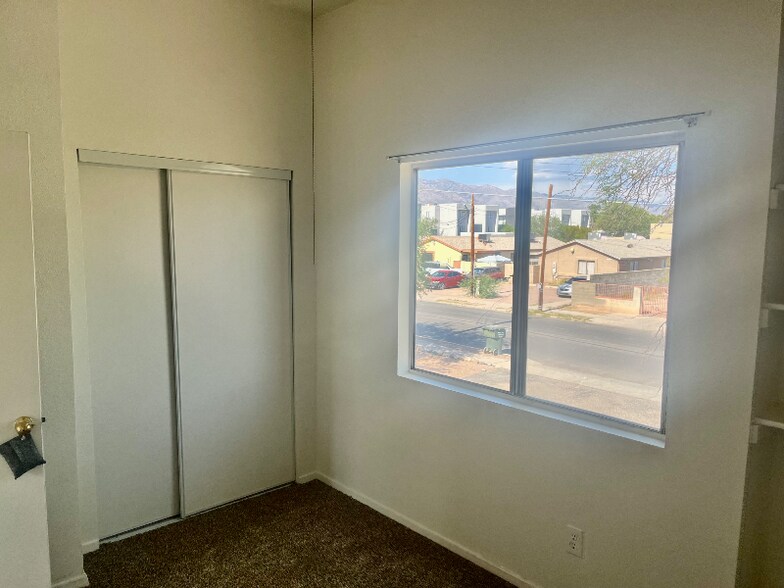 Building Photo - 3409 N Fontana Ave