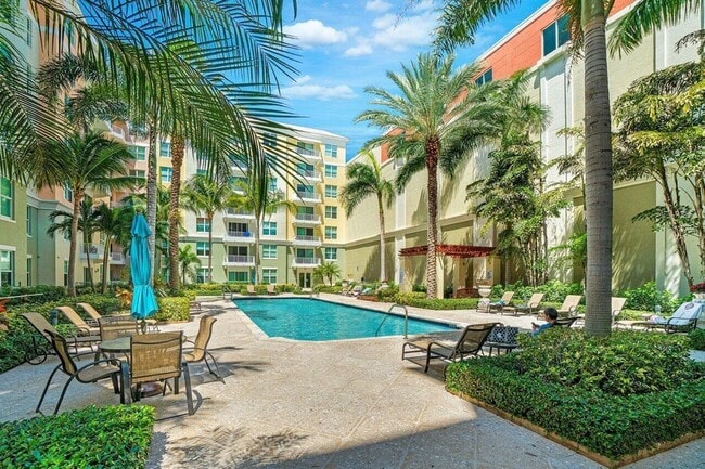Building Photo - 806 E Windward Way