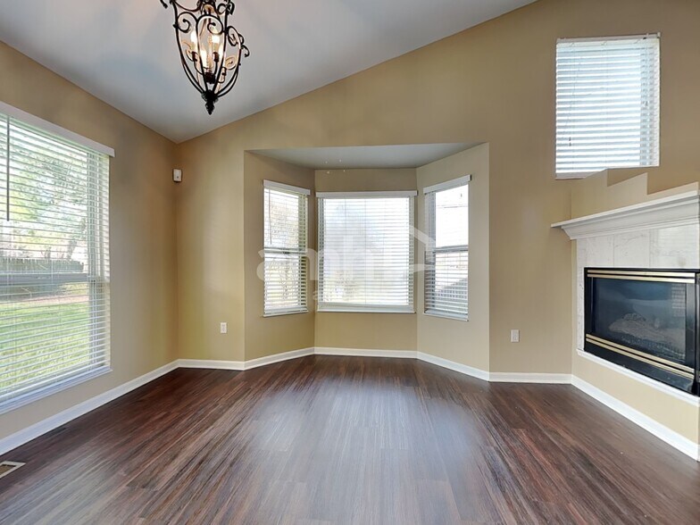 Building Photo - 823 Wingate Dr