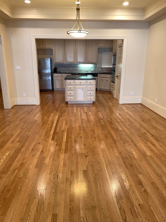 Building Photo - 2210 Bellefontaine