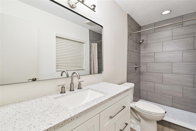 Building Photo - 1102 Shadowbrook Dr N