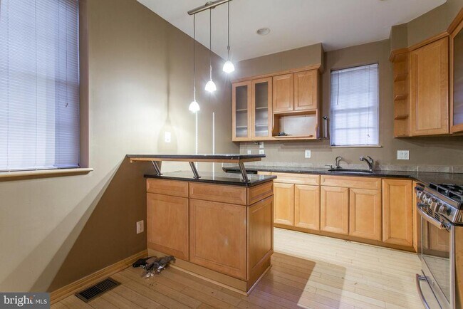 Building Photo - 4436 Sansom St