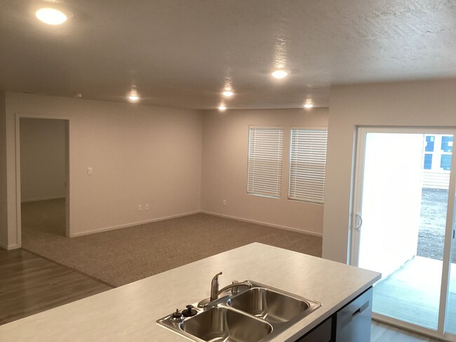 Building Photo - Gorgeous Newly Built House!! #1470 First m...