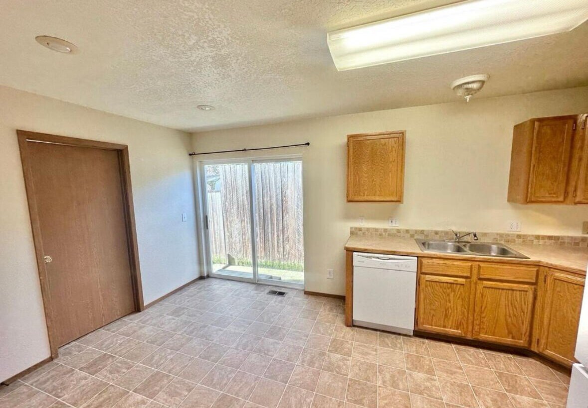 Building Photo - 107 N Caton St