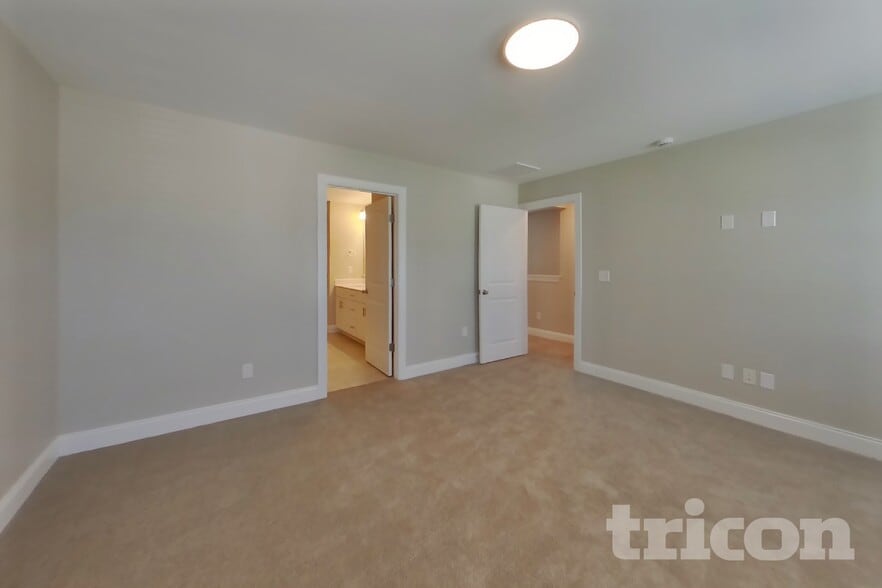 Building Photo - 1331 Carriage Park Dr