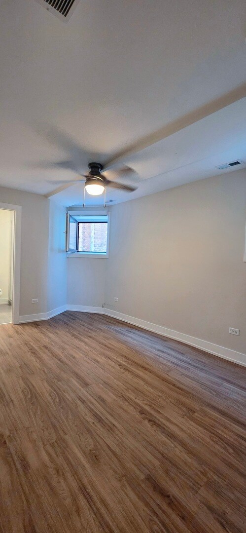 Building Photo - 2230 W Wilson Ave