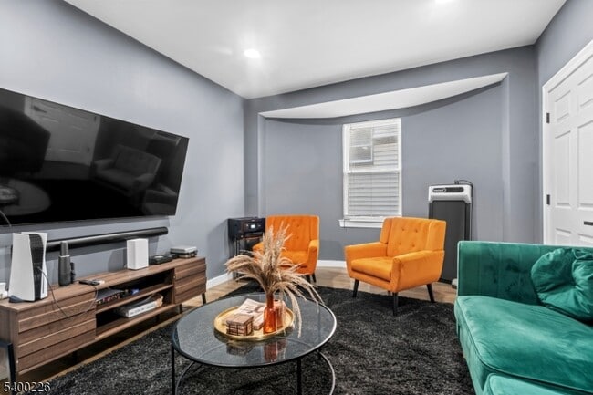 Building Photo - 110 Park Ave