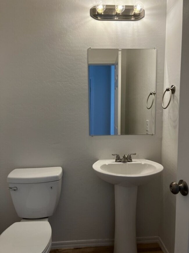 Building Photo - POWER/RAY 4 BEDROOM IN GATEWAY VILLGAE IN ...
