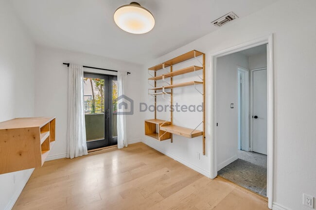 Building Photo - 5368 Calatrana Dr