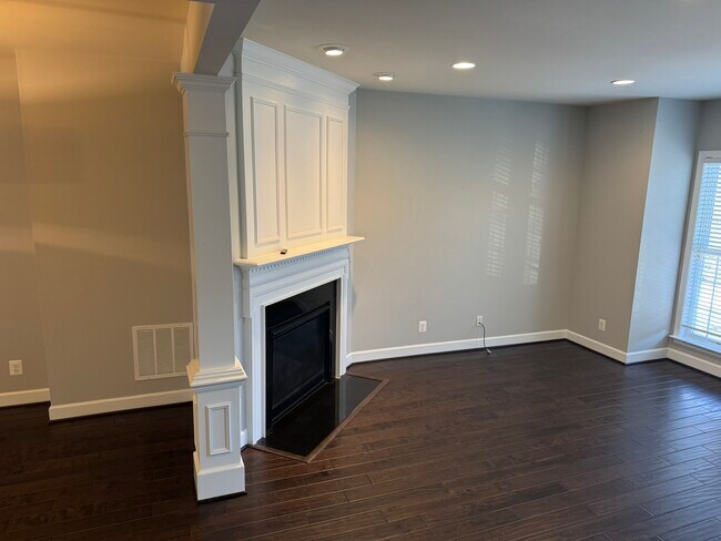 Building Photo - 14828 Potomac Branch Dr