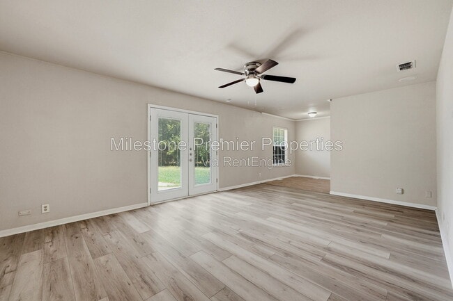 Building Photo - 302 Iowa St