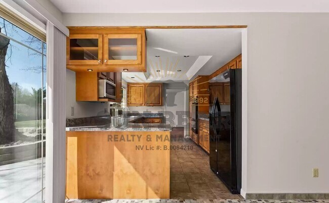 Building Photo - 4 Bedroom in Reno!!!  Great Location!