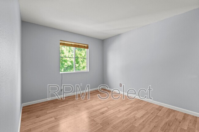 Building Photo - 5183 Bissett Way