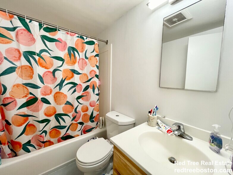 Building Photo - 1 Pine St