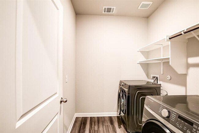 Building Photo - 1601 Longhorn Ranch Dr