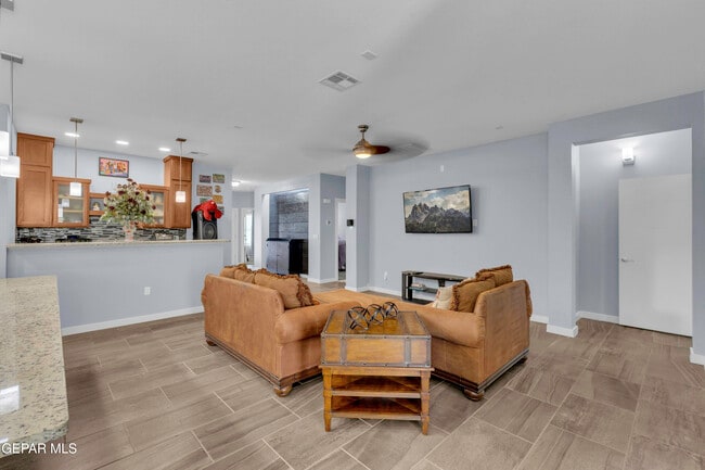 Building Photo - 12631 Mark Twain Ave