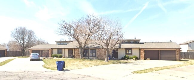 Primary Photo - 2 Bedroom, 2 Bathroom with a Prime Location!