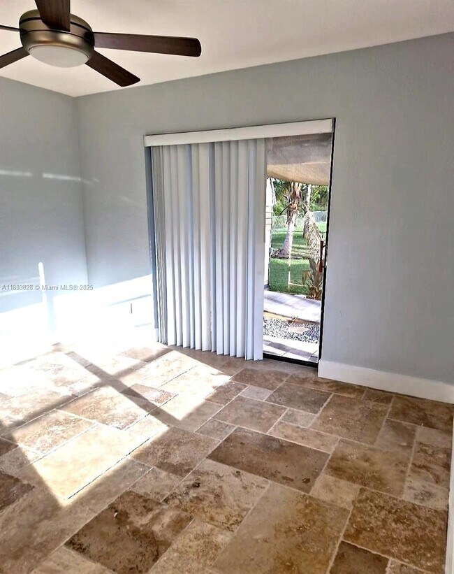 Building Photo - 4725 SW 109th Terrace