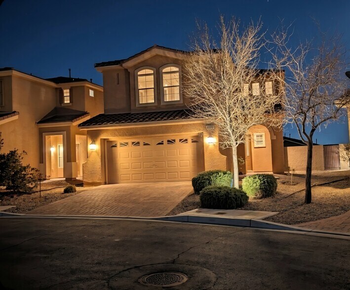 Building Photo - 2848 Trossachs St