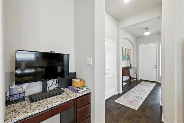 Building Photo - 221 Gardenia Dr