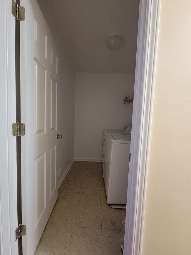 Laundry (2nd level) - 1 Painted Wagon Rd