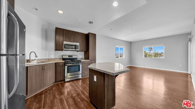 Building Photo - 1408 W Washington Blvd