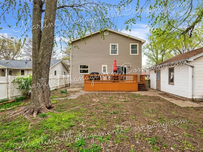 Building Photo - 906 S Barrett Ave