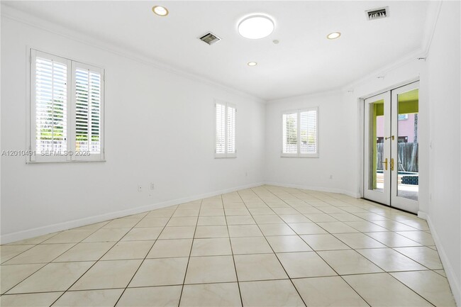 Building Photo - 15203 SW 142nd Ave
