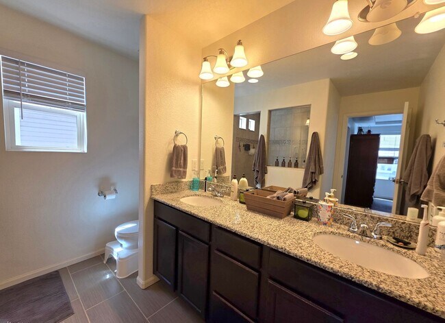 Building Photo - Gorgeous 4 Bed 4 bath Home In Banning Lewis Ranch!!